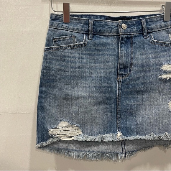 Hollister 5 Pocket Denim Mini Skirt Distressed Raw Hem Size 26 - Picture 5 of 11